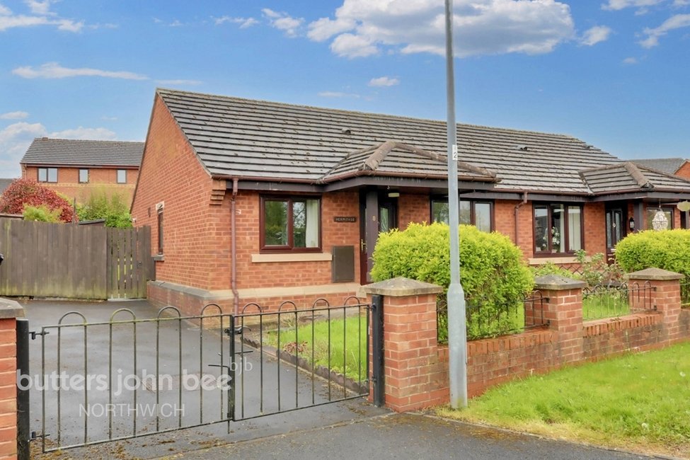2 bedroom Bungalow for sale in Northwich