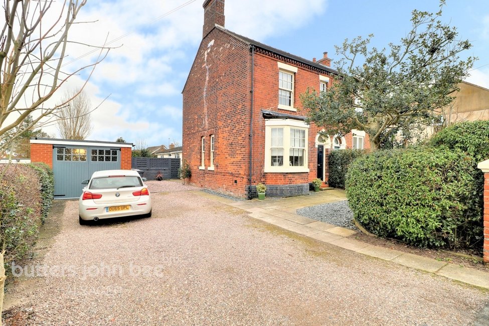 4 bedroom House -Semi-Detached for sale in Cheshire