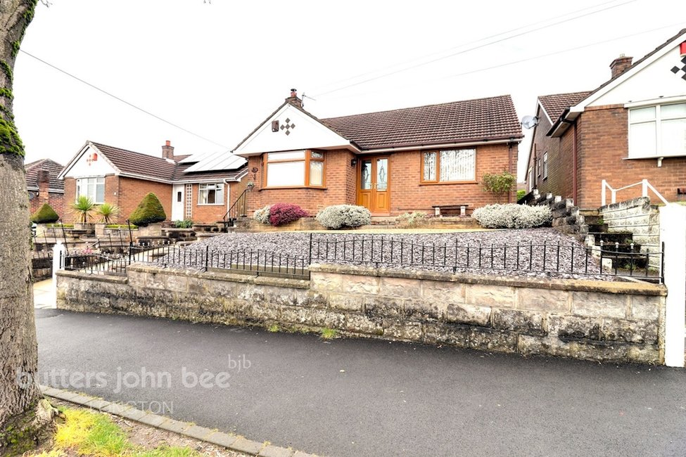 2 bedroom Bungalow for sale in Stoke-On-Trent