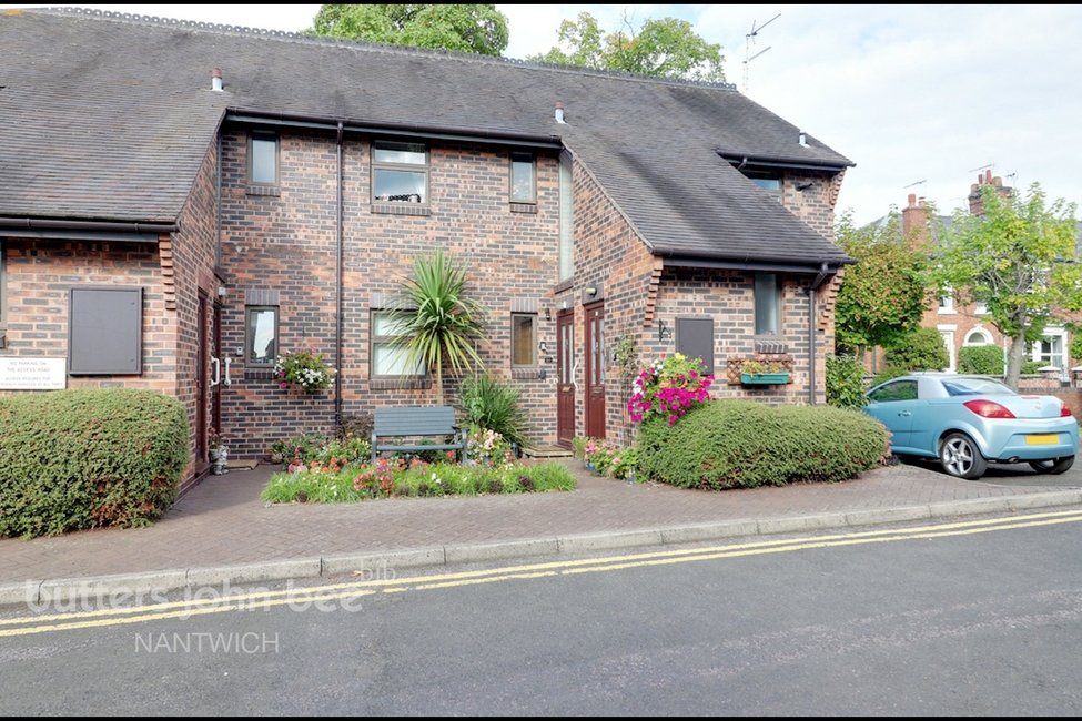 2 bedroom Flat for sale in Nantwich Butters John Bee