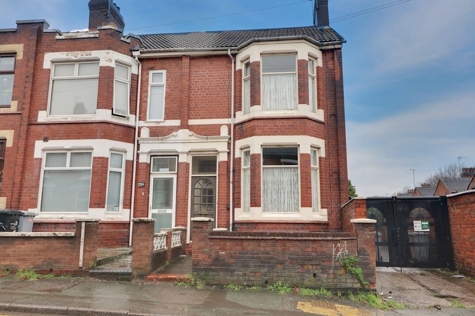 3 bedroom House - End of Terrace for sale in Crewe