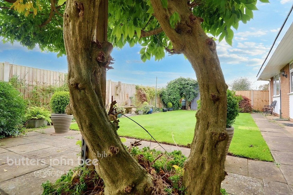 3 bedroom Bungalow for sale in Congleton Butters John Bee