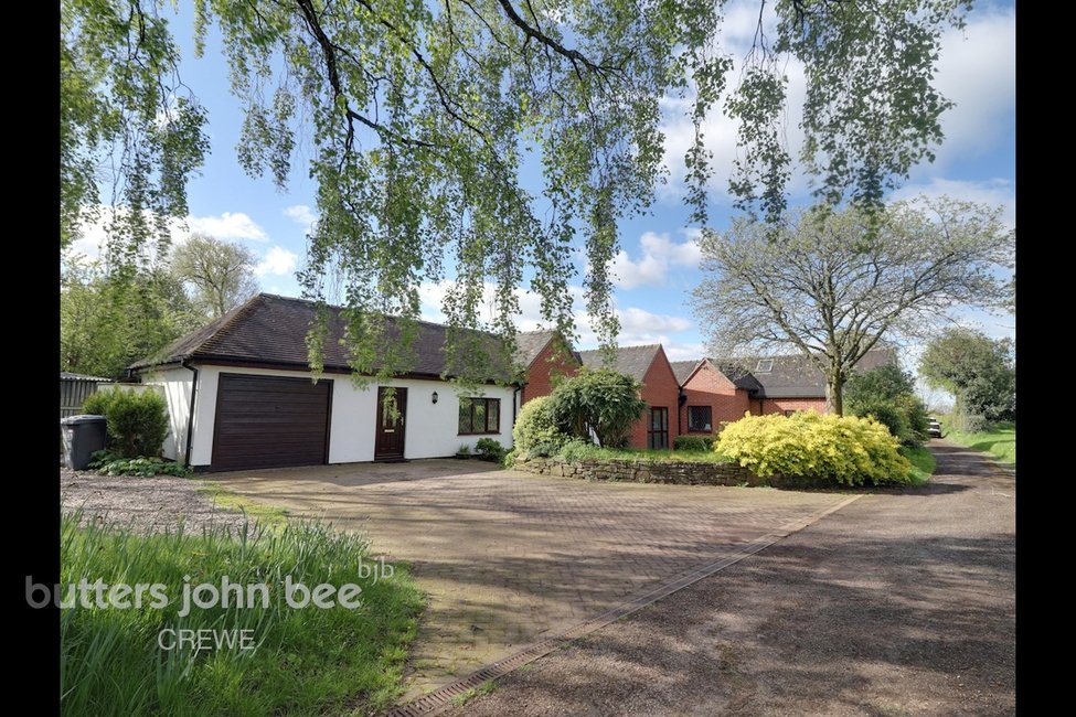 4 bedroom Bungalow for sale in Barthomley